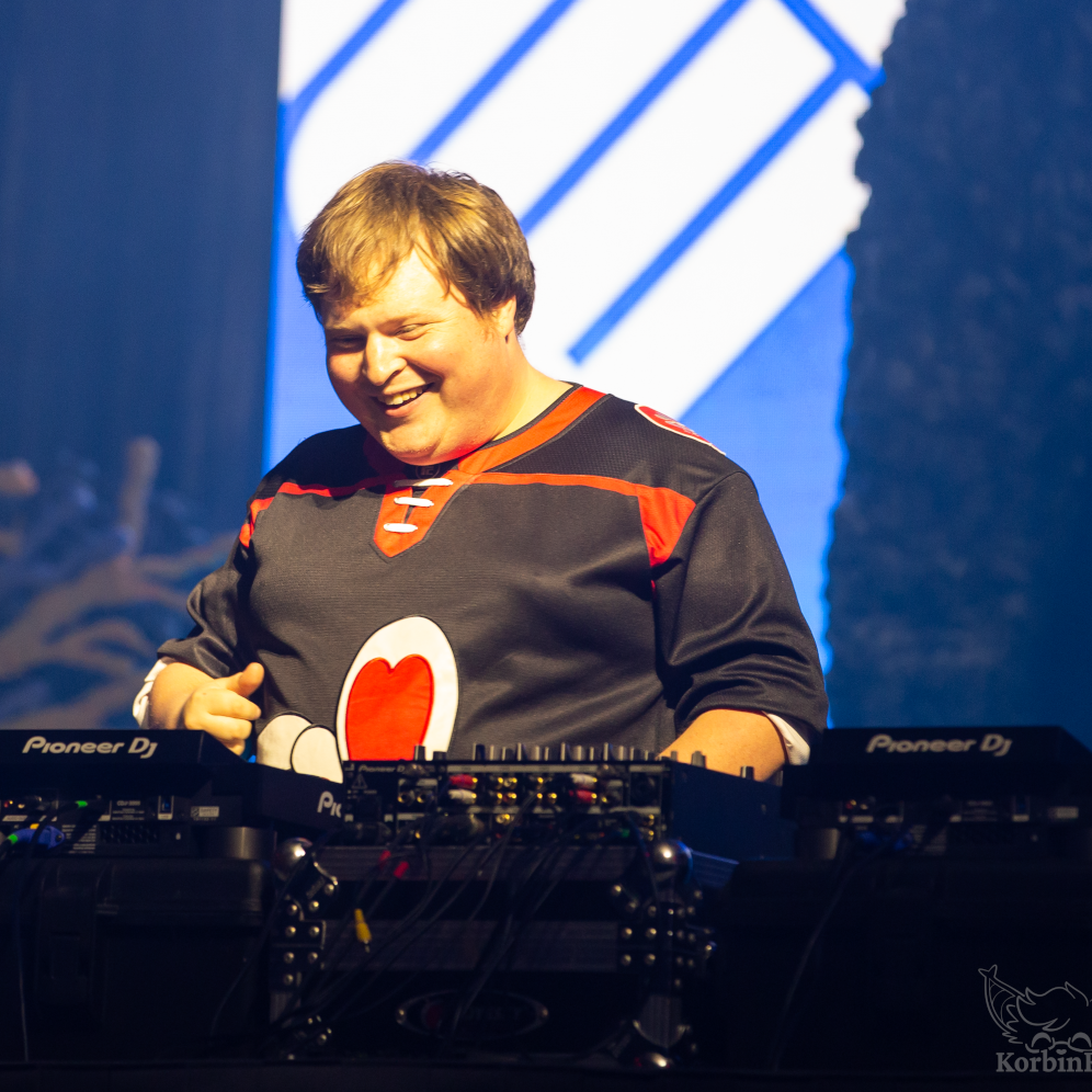 Beak Sides image - Growl NYC Furry Party